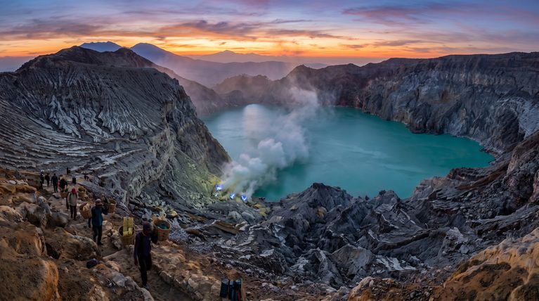 Ijen Crater Tour
